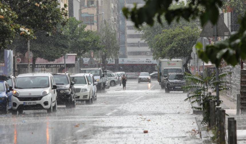 İzmir sağanak yağışa teslim!