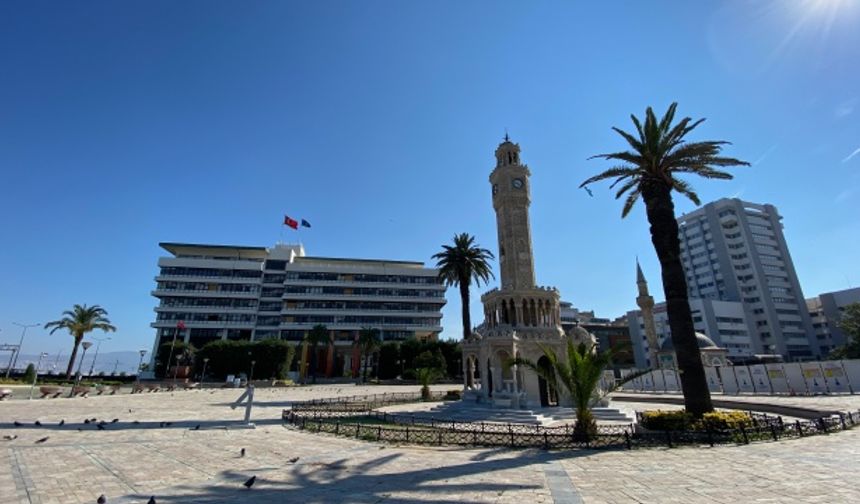 İzmir kısıtlamayla birlikte yeniden sessizliğe büründü!