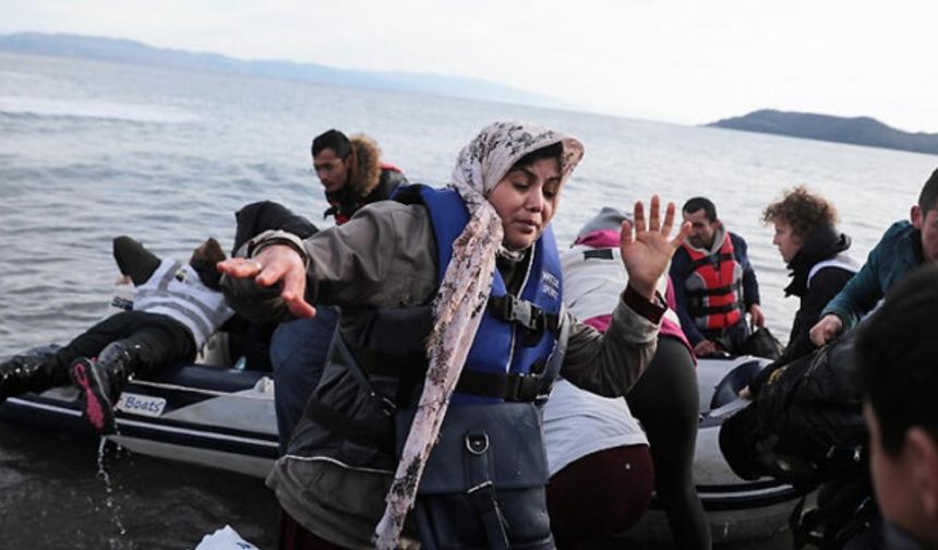 Kapılar açıldı! Göçmenler Yunanistan'a ulaştı... İşte ilk kareler