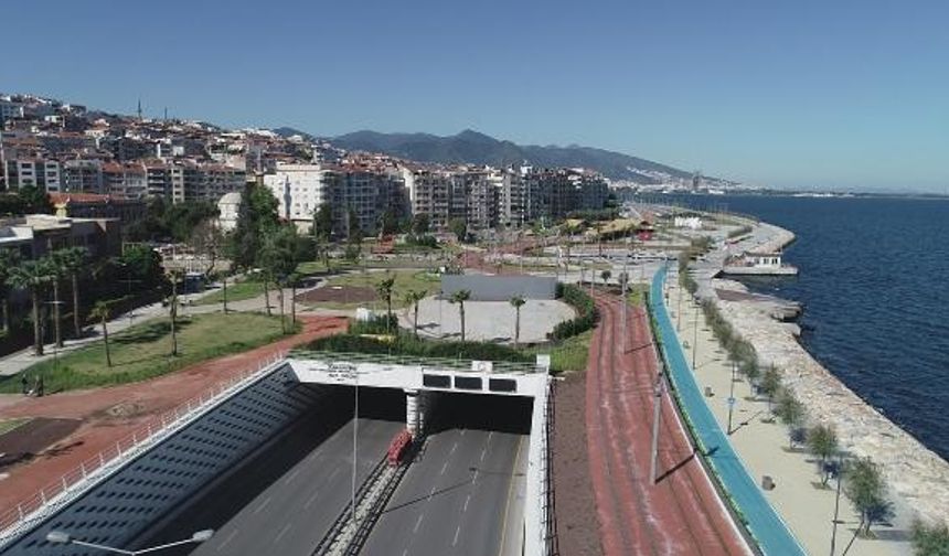 Sokağa çıkma kısıtlaması sonrası İzmir'de sessizlik