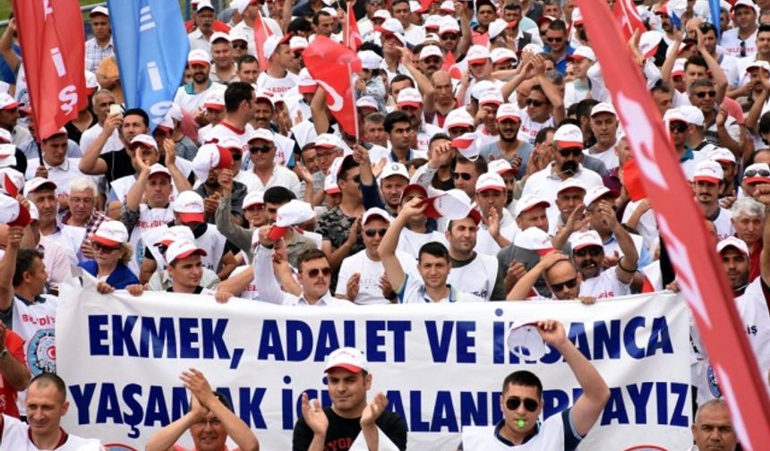 İzmir'de coşkulu 1 Mayıs kutlaması