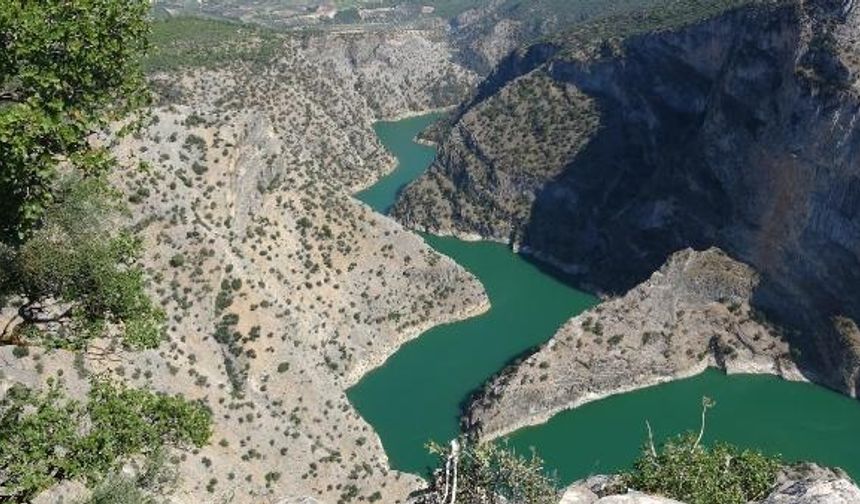 Arapapıştı Kanyonu turistleri hayran bırakıyor