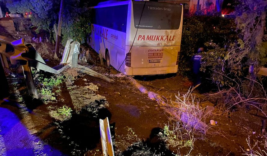 Kamyonetle çarpışan yolcu otobüsü meyve bahçesine savruldu: 7 kişi yaralandı