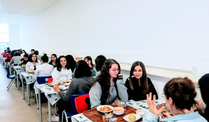Milli Eğitim'den İzmir'de öğrenciye ücretsiz yemek  