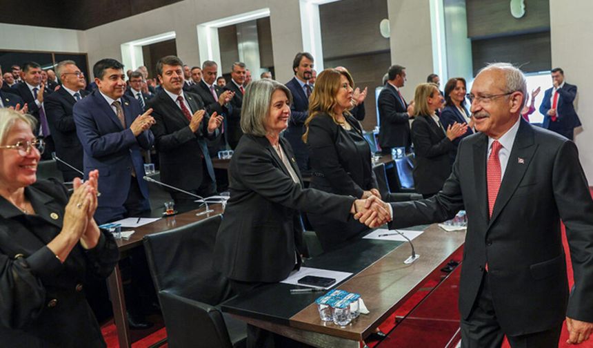 Kılıçdaroğlu yeni milletvekilleri ile buluştu