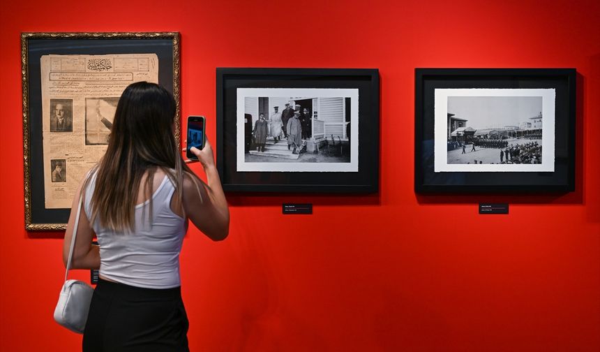 Atatürk'ün az bilinen fotoğrafları İzmir'de sergileniyor