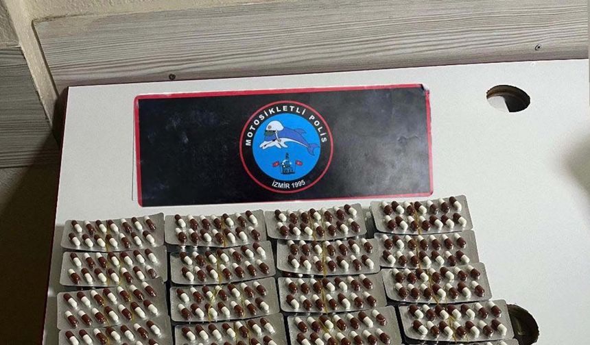 İzmir'de asayiş denetimlerinde çok sayıda silah ve uyuşturucu madde ele geçirildi