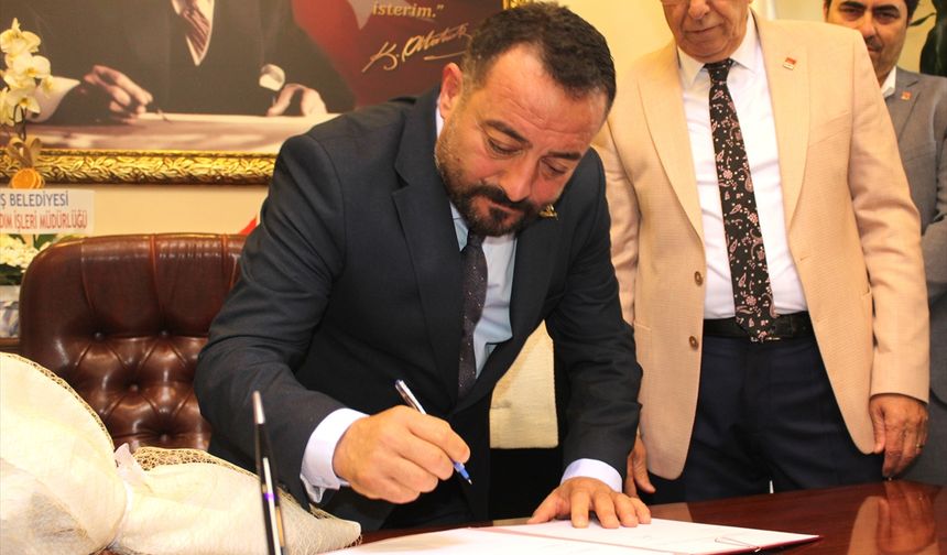 Ödemiş'te Belediye Başkanı seçilen Mustafa Turan, göreve başladı