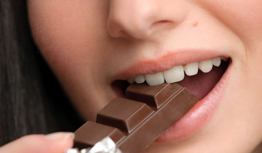Çikolata yemek, diş eti hastalığına yakalanma riskini düşürüyor