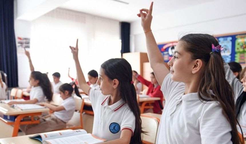 Ders zili pazartesi günü çalacak... Valilik okul saatini değiştirdi!