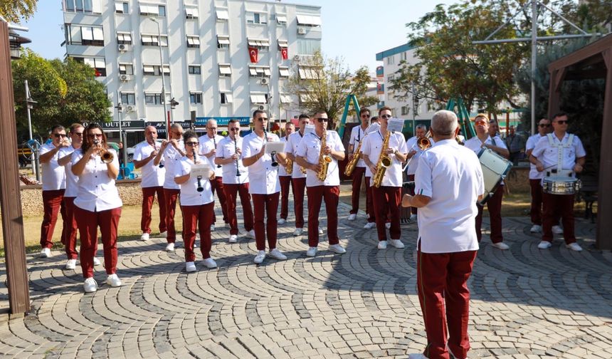 Karşıyaka’da Cumhuriyet Bayramı gururla kutlanıyor!