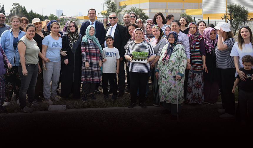 Bornovalı kadınlar Kent Bostanı’nda kendi elleriyle üretiyor