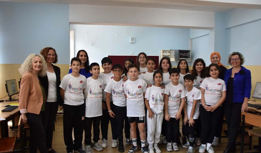 Yapay zekayı kullanarak İzmir'i çocuk gözüyle anlattılar