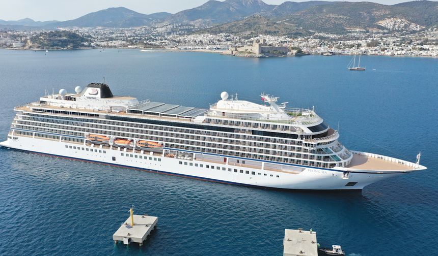 Bodrum'a sezonun ilk kruvaziyeri geldi