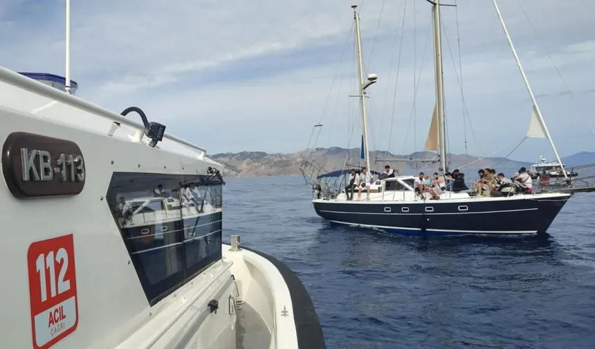 Bodrum açıklarında sürüklenen teknedeki 3 kişi kurtarıldı