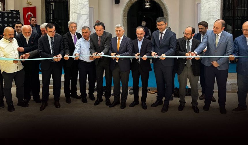 İzmir depreminde hasar görmüştü... Asırlık cami ibadete açıldı!