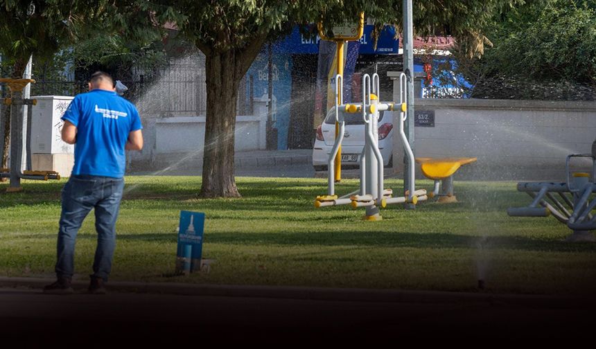 İzmir’in parklarında su kaybına geçit yok
