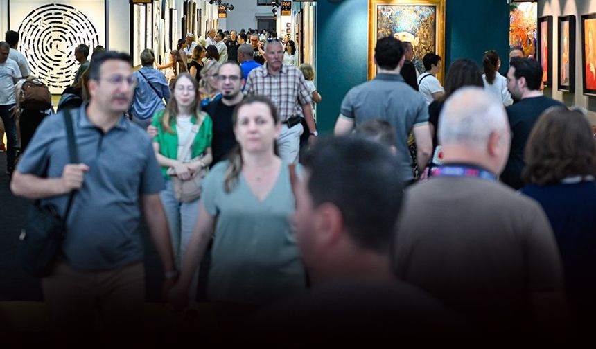 İzmir’de sanat ve antika fuarına yoğun ilgi