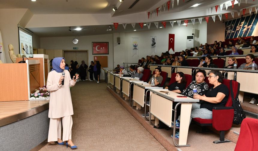 Çiğli Belediyesi’nden kadınlara sağlıklı yaşam paneli