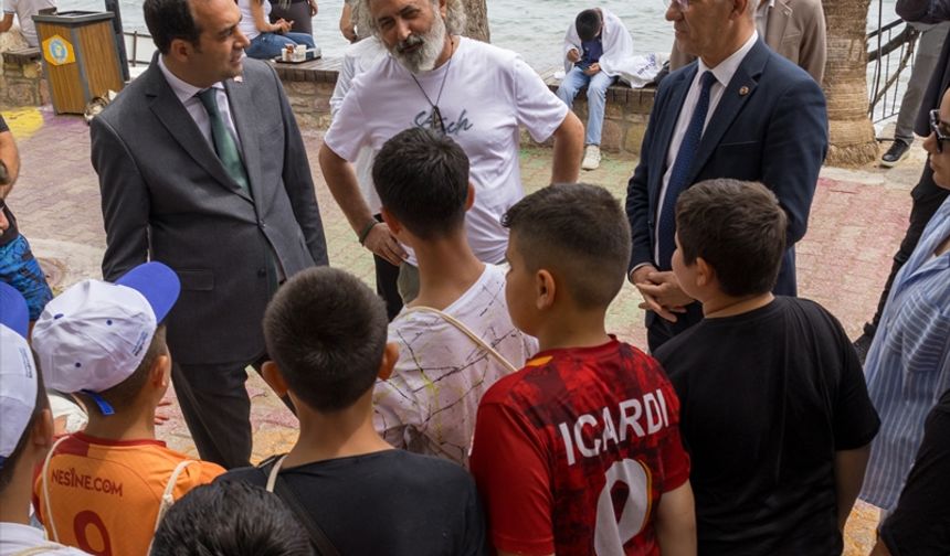Datça'da depremzede çocuklar denizle buluştu