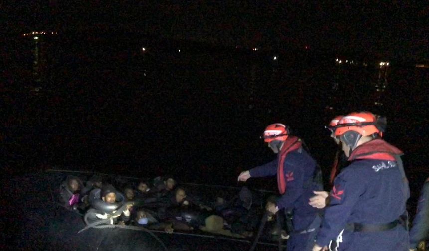 İzmir açıklarında 48 düzensiz göçmen yakalandı