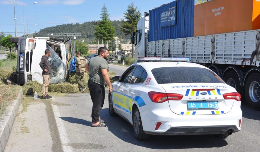 Manisa'da takla atan kamyonetin sürücüsü yaralandı