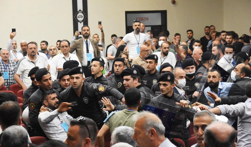 Altay'da eski başkan Ekmekçioğlu'nun ibrası gündeme alındı