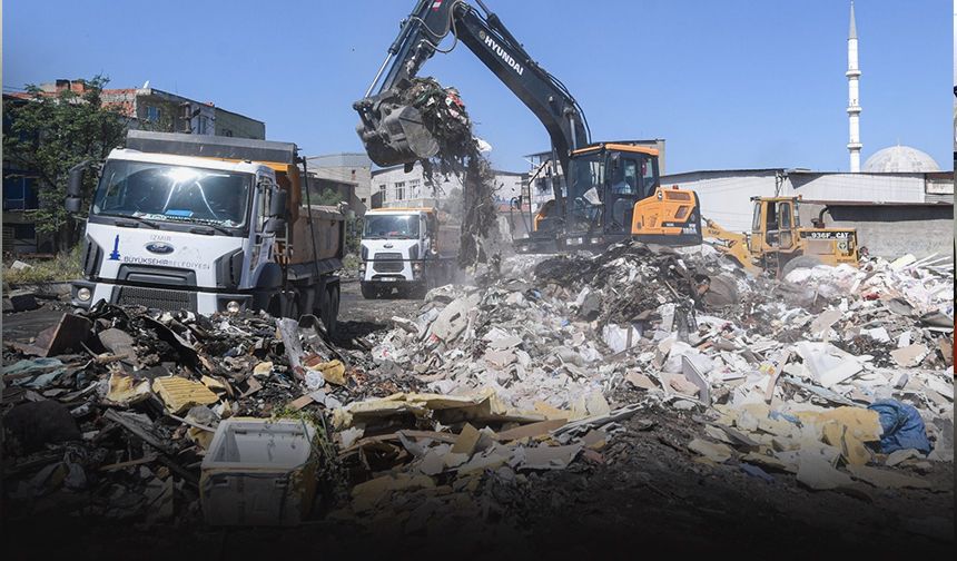 Büyükşehir’den Buca’da temizlik operasyonu... 100 ton atık toplandı!
