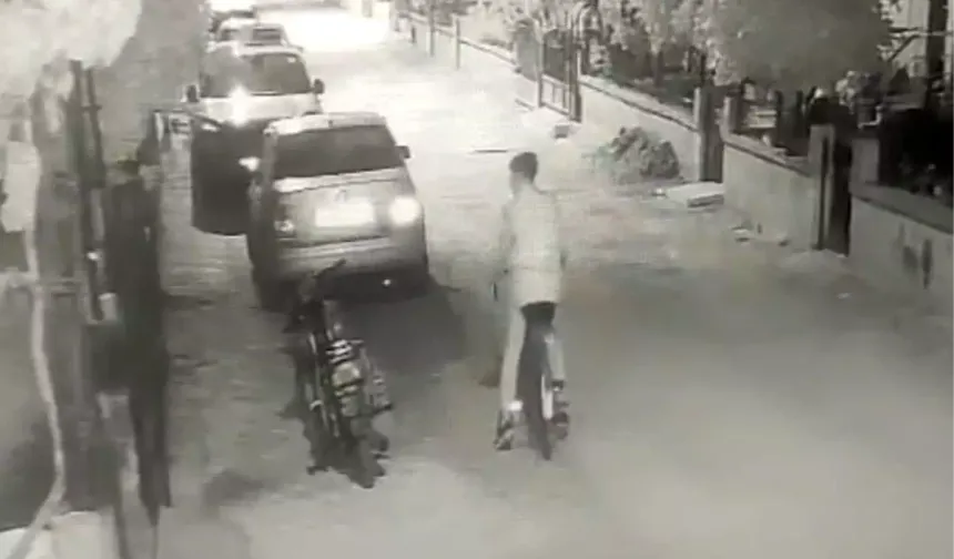 Bisikletle gelip motosiklet çalan şüpheli kamerada