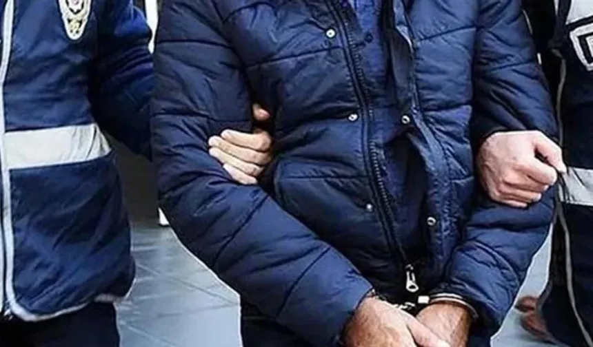 Manisa'da otomobilinde yasaklı madde ile yakalanıp, tutuklandı