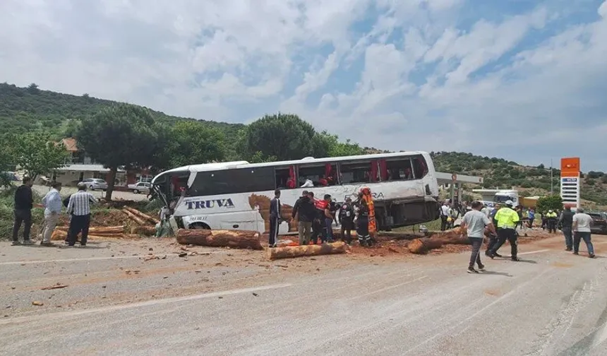 Çanakkale'de zincirleme trafik kazası: 6 ölü, çok sayıda yaralı