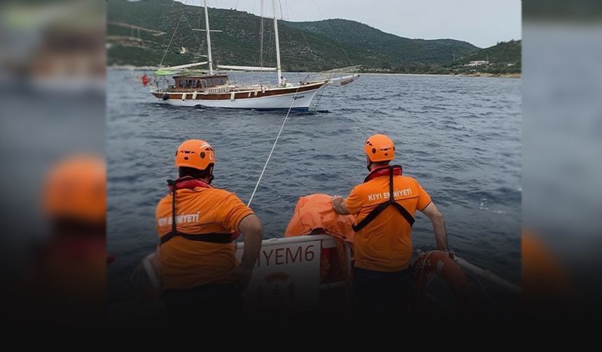 Denizin ortasında korku dolu anlar! Su alan teknedeki 3 kişi kurtarıldı