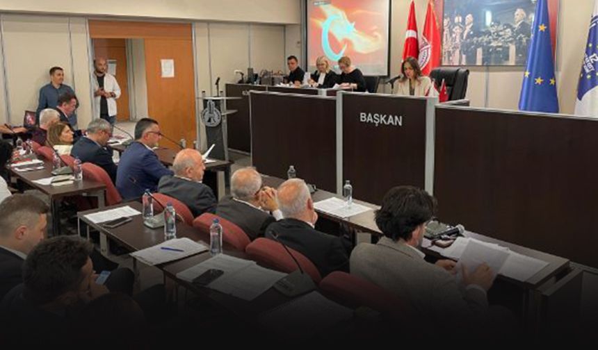 MHP'li Karşıyaka Meclis üyesinden şok iddia... Ünsal 'Gizli olsun' diyerek beni odasına çağırdı!