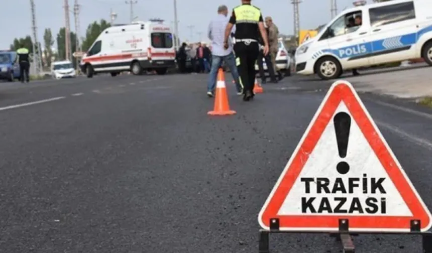 Otomobil aydınlatma direğine çarptı... Sürücü hayatını kaybetti!