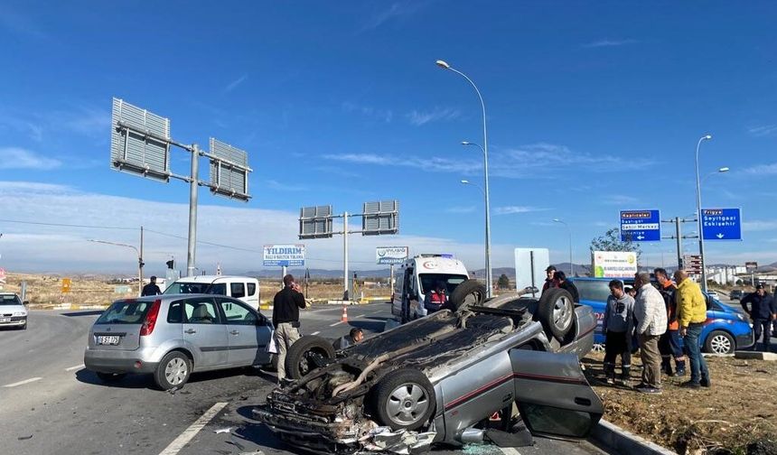 Afyonkarahisar'da otomobilin devrildiği kazada 5 kişi yaralandı
