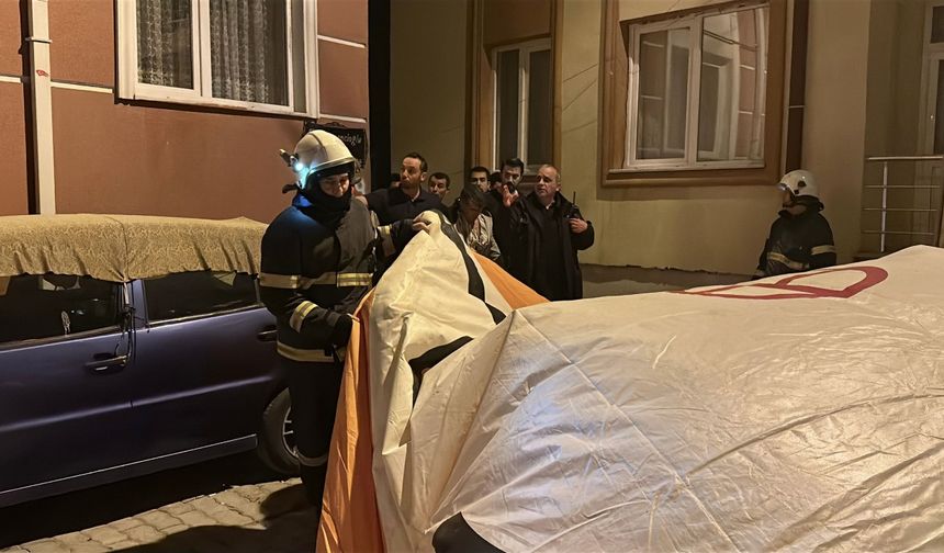 Eşiyle tartışıp çatıya çıktı