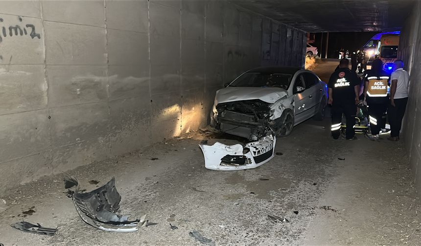 Alkollü sürücü ailesini canından ediyordu: Beton duvara çarptı!