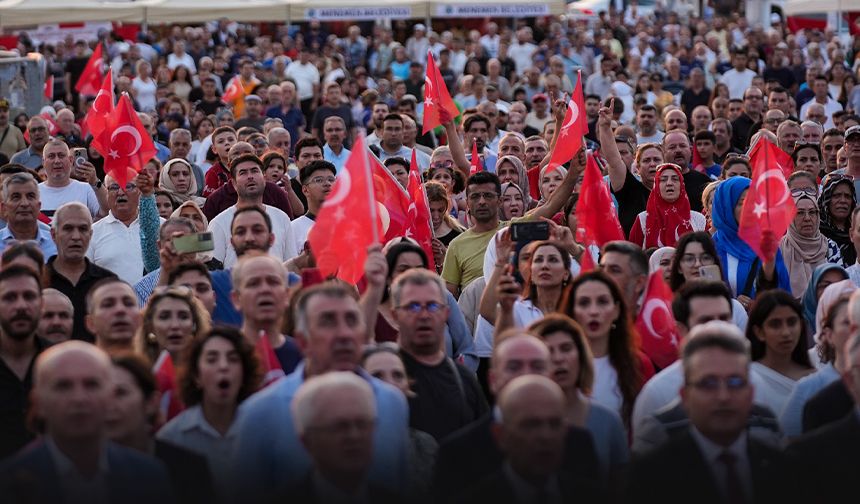 İzmir’de 15 Temmuz unutulmadı... Binlerce kişi meydanda buluştu!