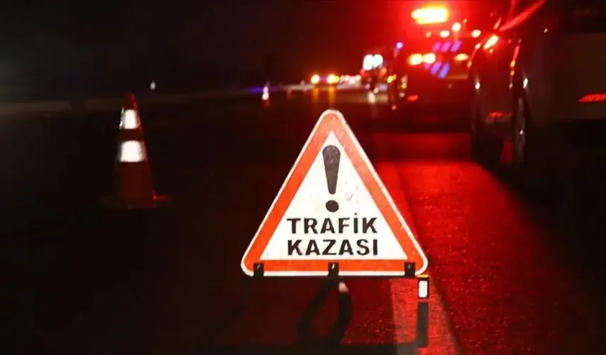 Yavaşlayamadı, kırmızı ışıkta duran tıra çarptı: 4 kişi yaralandı!