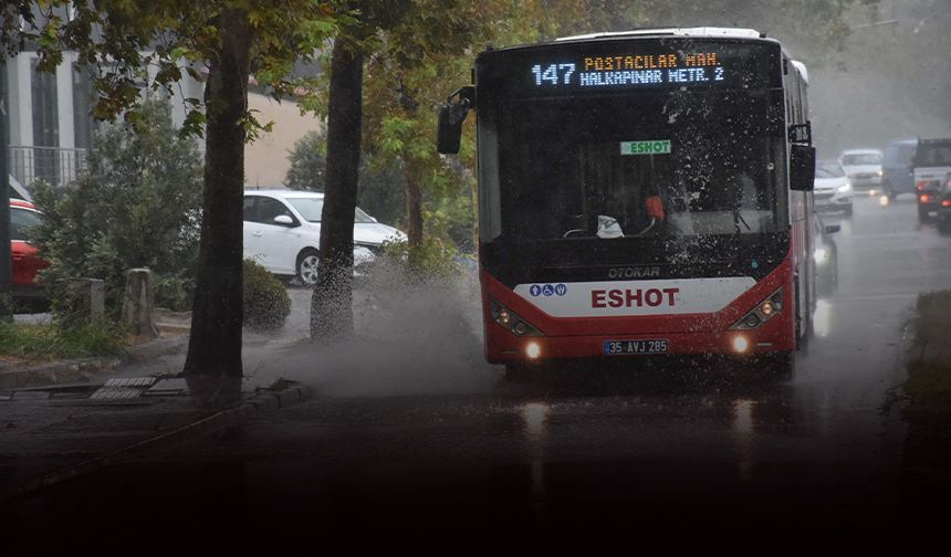 İzmir'de sağanak etkisi!