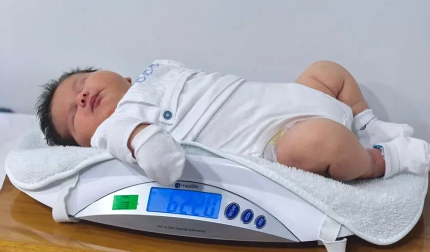 6 kilo 150 gram dünyaya geldi: Türkiye'nin en büyük bebeği!