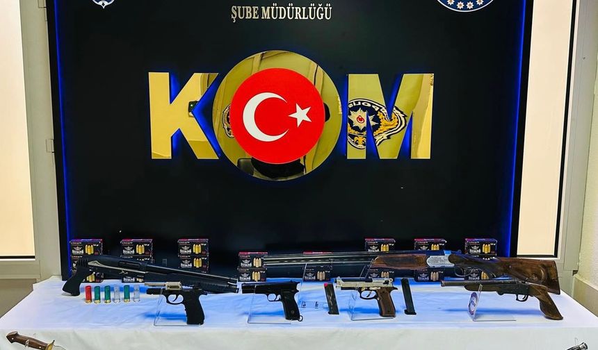 Denizli'de silah kaçakçılarına baskın: Ev değil cephanelik!