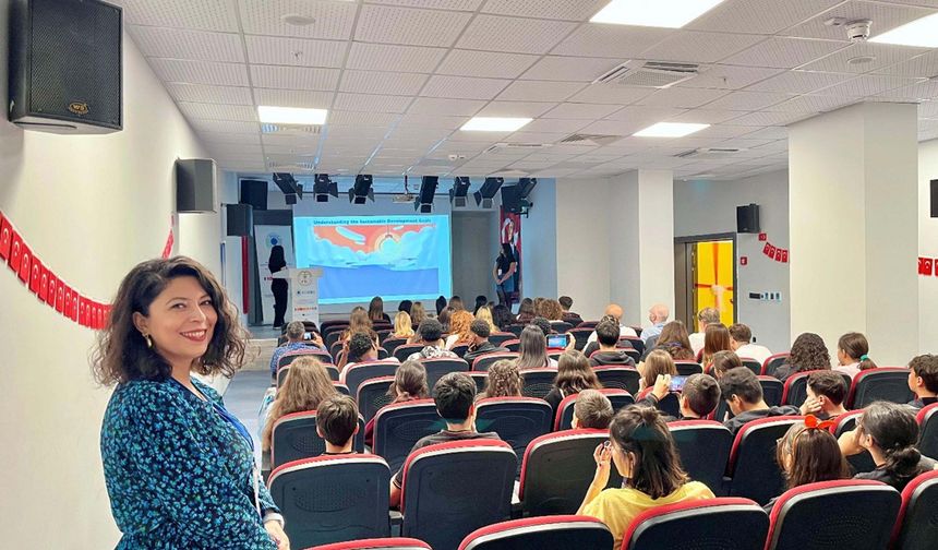 Gençler sürdürülebilir gelecek için İzmir'de buluştu