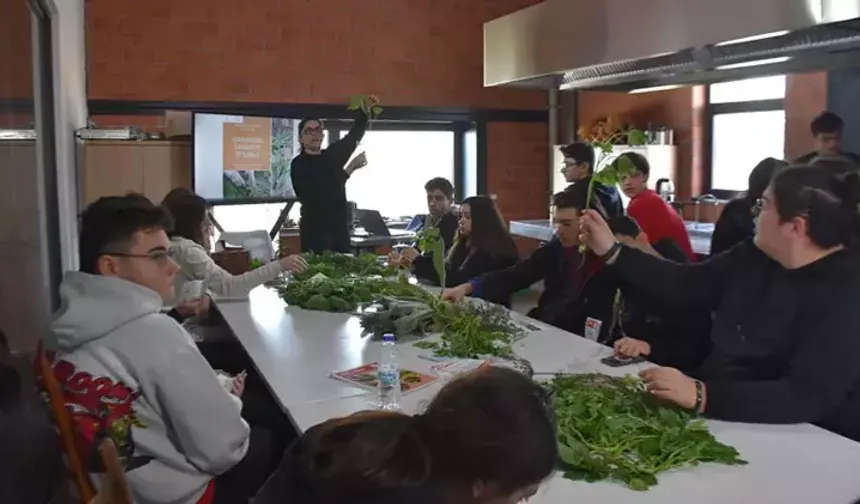 Liseliler, gıda krizine karşı yenilebilir otları tanıyor