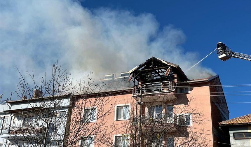 Banaz'da çatıda çıkan yangın söndürüldü