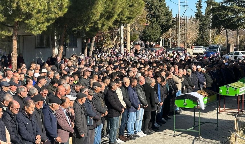 Uşak'ta kazada ölen çift son yolculuklarına uğurlandı