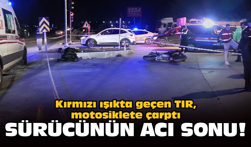 Kırmızı ışıkta geçen TIR, motosiklete çarptı: Sürücünün acı sonu!