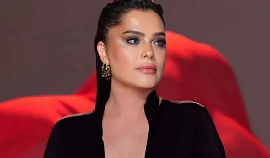 Takipçisi '140 bin lira zekat verir misin?' diye mesaj attı: Şarkıcı küplere bindi!