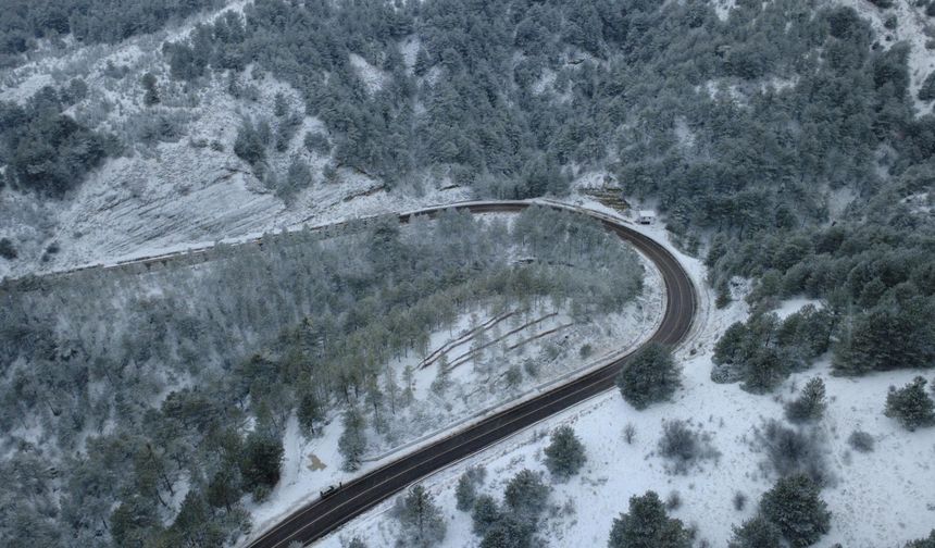 Manisa'nın yüksek kesimlerinde kar yağışı etkili oldu