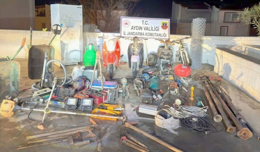 Sağanak sonrası boşaltılan 4 evi soydular: Jandarmadan kaçamadılar!